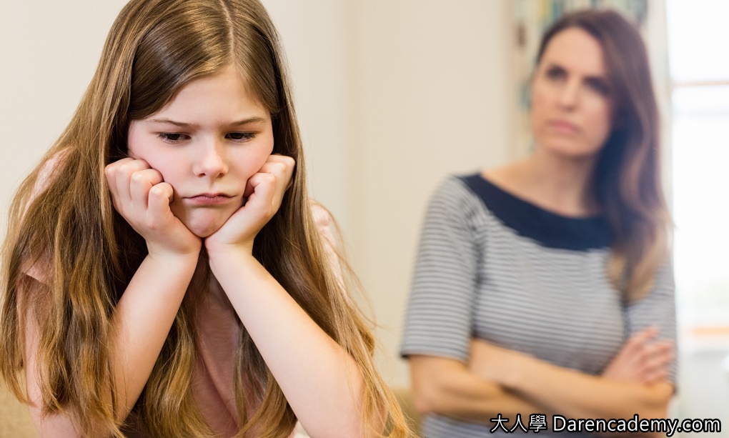 為何父母總愛插手子女的人生？關鍵在於大人也有「分離焦慮」